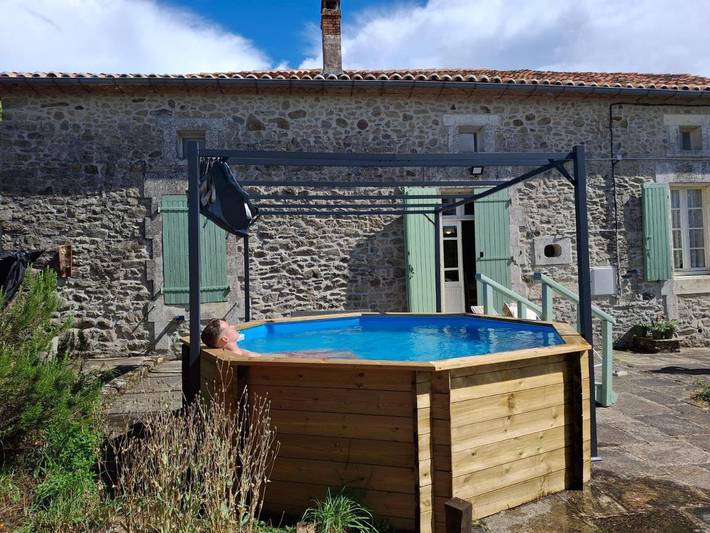 Location de vacances pour 7 personnes, avec piscine et terrasse ainsi que jardin et vue, animaux acceptés à Roussines - 2