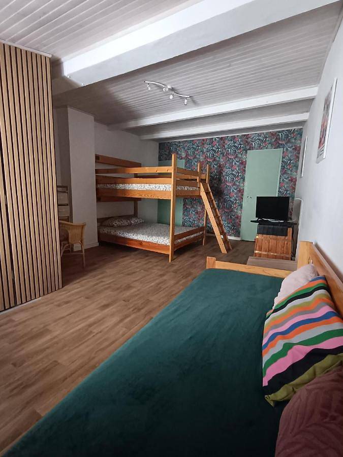 Chambre d’hôte pour 5 personnes, avec Terrasse et Jardin