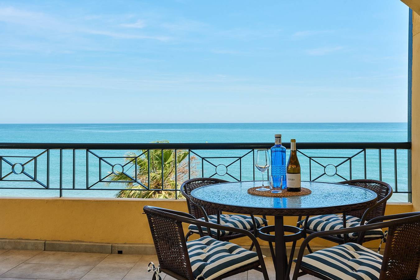 Entire apartment, Apartment 'Seaview  Peñoncillo' with Sea View, Wi-Fi and Air Conditioning in Torrox Costa, Torrox