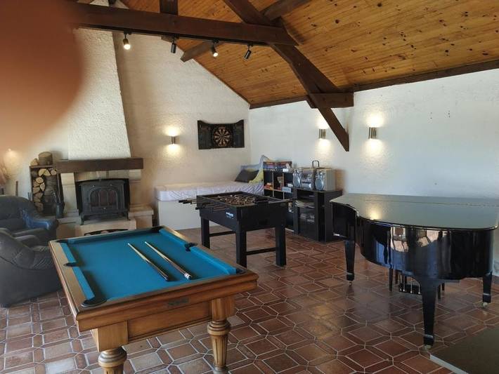 Location de vacances pour 6 personnes, avec piscine ainsi que vue et jardin à Ozolles - 3