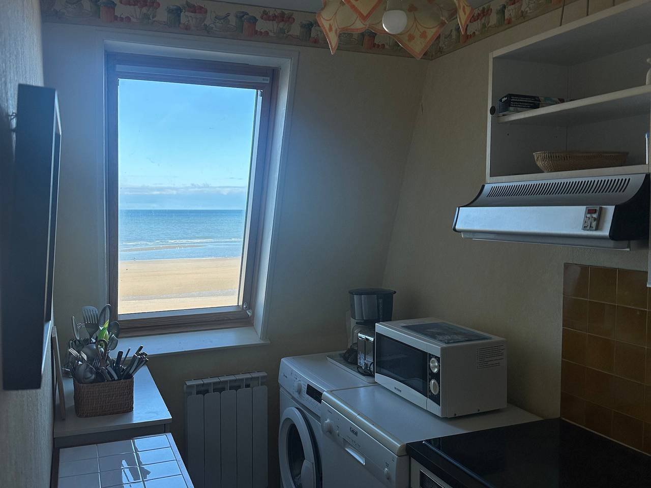 Entire apartment, Apartment with panoramic terrace, pet-friendly, parking in Cabourg, Caen region