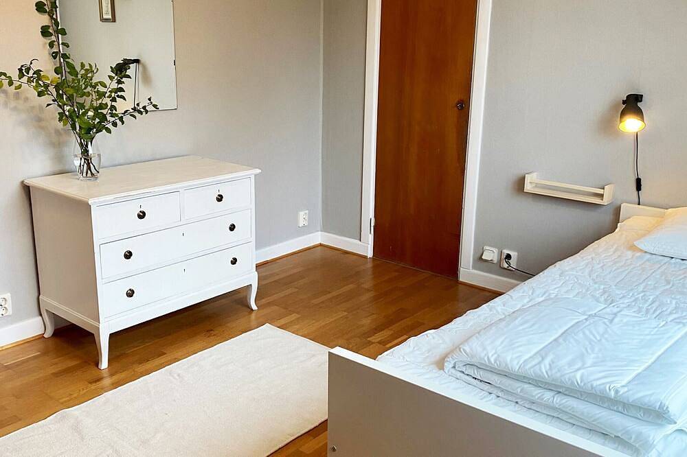 Nice holiday home with a view of lake Åsnen in Hulevik, Lönashult | in Åsnen