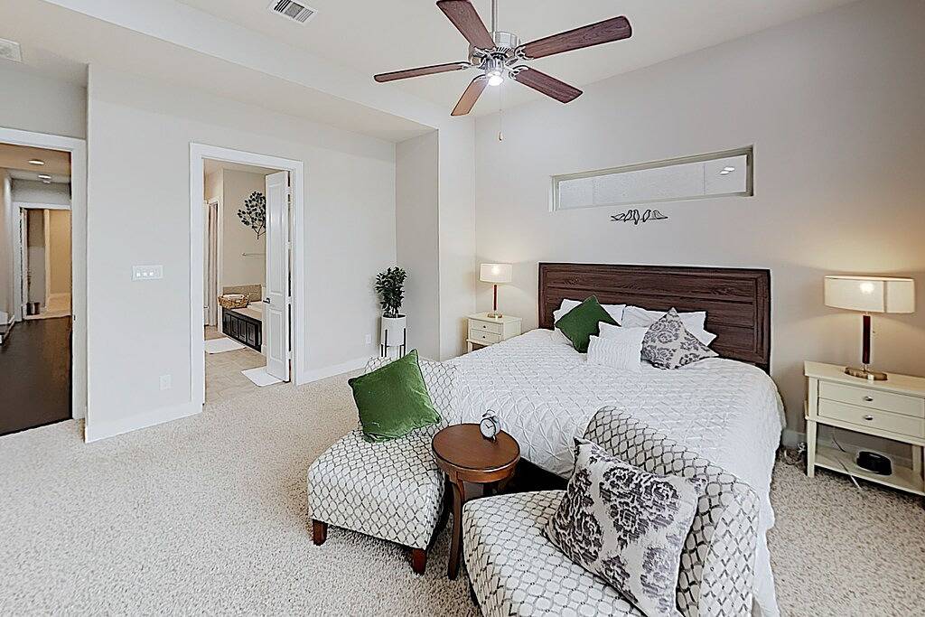 Washington Corridor All-Suite w/ 2-Car Garage, Balcony & Gourmet Kitchen in Houston, Harris County