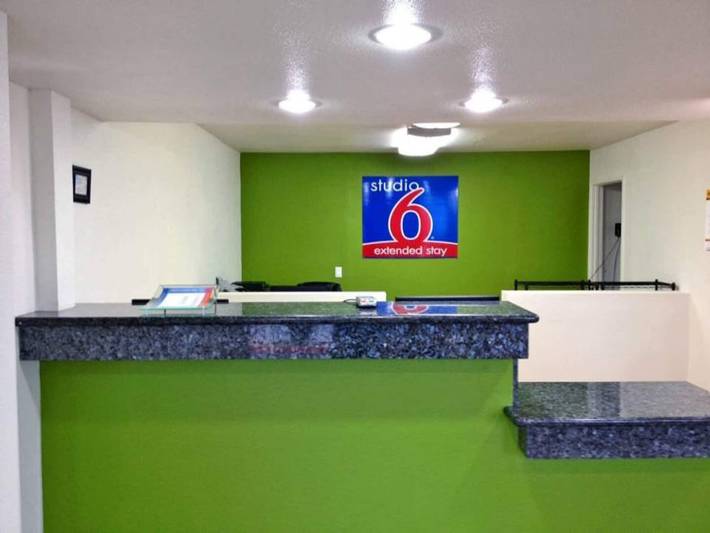 Apartamento entero, 1 Cama King | Mobil Access Tub Ns Kitchen in Los Angeles County