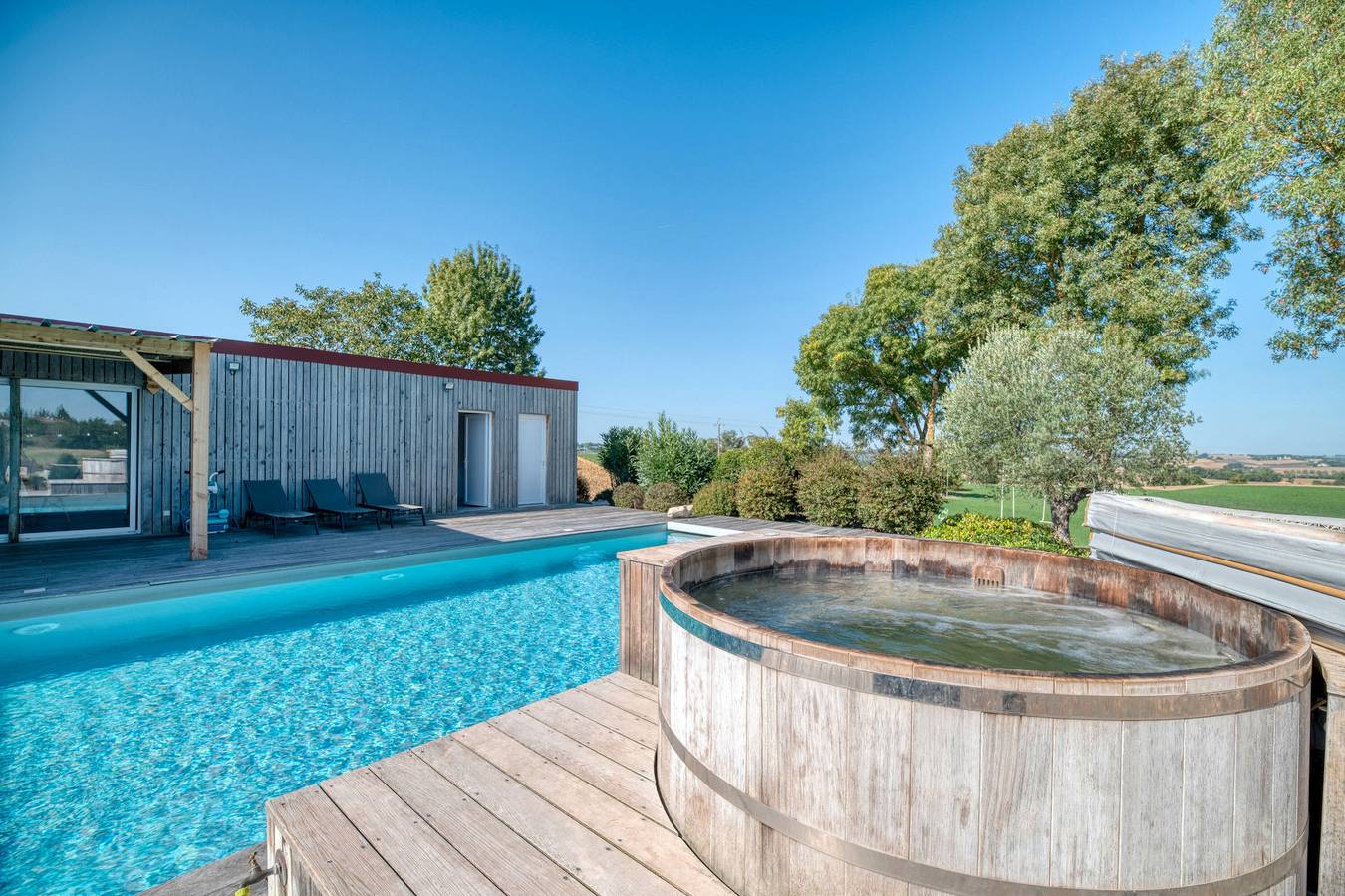 Maison 'Villa Virginie Gite 2' avec vue sur le lac, Wi-Fi et climatisation in Faudoas, Tarn-et-Garonne