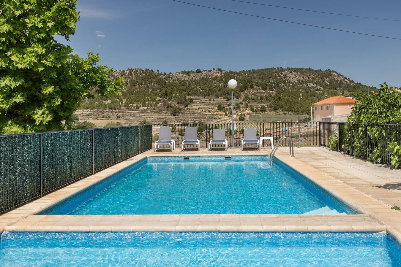Appartement 'Los Pozos Il' avec vue sur les montagnes, piscine partagée et Wi-Fi in Calar de la Santa, Moratalla