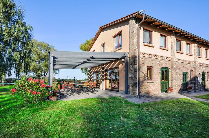 Ferienwohnung für 3 Personen, mit Sauna und Garten sowie Terrasse und Seeblick, mit Haustier