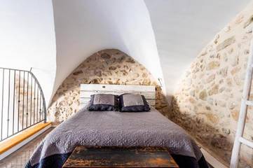Gîte pour 4 personnes, avec terrasse à Roche-Saint-Secret-Béconne