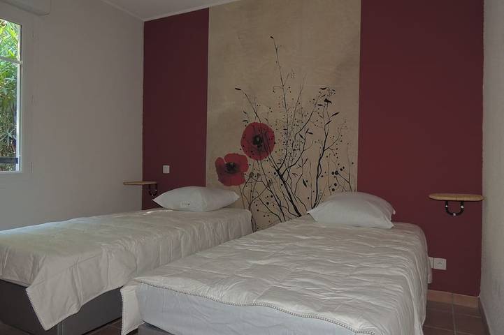 Location de vacances pour 6 personnes, avec jardin ainsi que terrasse et piscine à Loriol-du-Comtat - 4