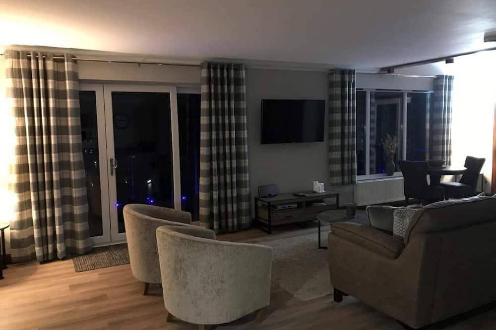 Heron Lodge - Sleeps 2 - sleeps 2 guests  in 1 bedroom in Loch Lomond, Argyll & Bute