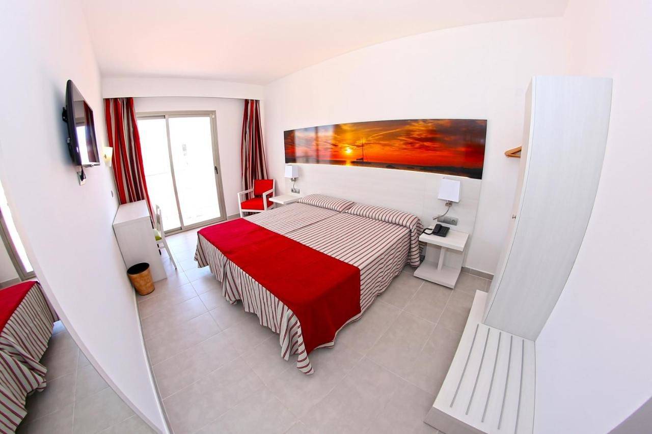 Hôtel pour 10 personnes avec terrasse in Ocean Beach Ibiza, Sant Antoni de Portmany