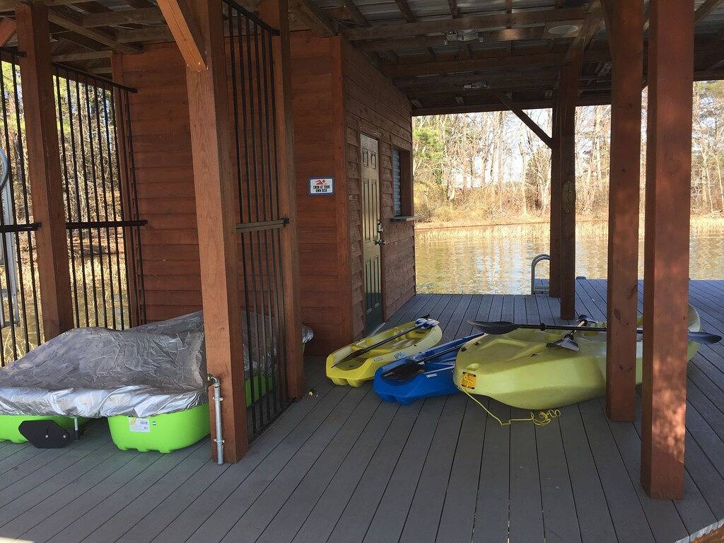 Elegantes Blockhaus am Mainsee - Ponton, Kajaks, Pizzaofen in Lake Gaston