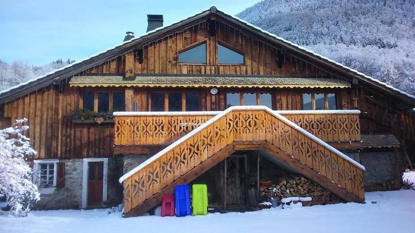 Gîte pour 8 personnes, avec jacuzzi ainsi que sauna et jardin, adapté aux familles à Vacheresse - 4