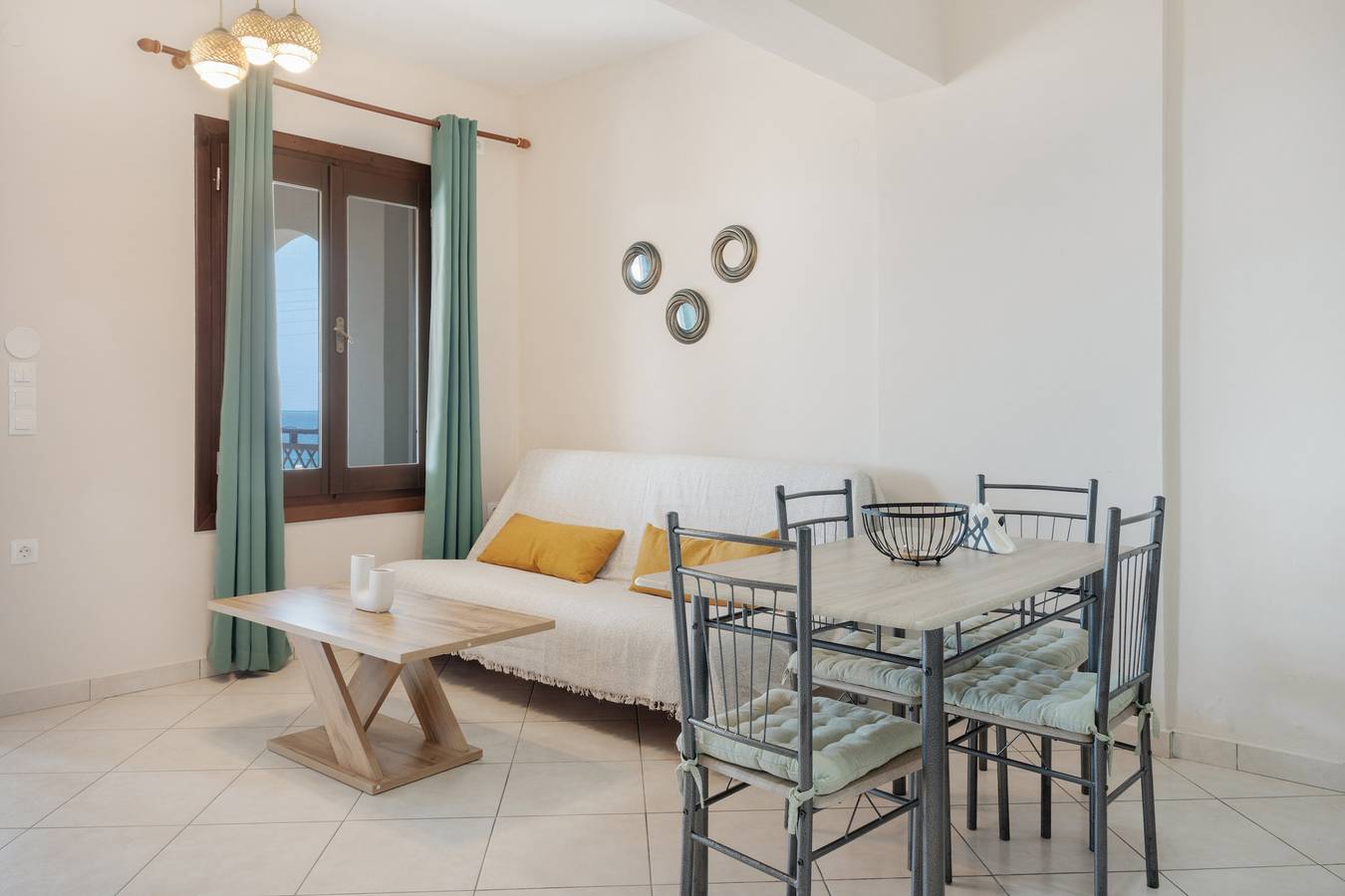 Geheel appartement, Appartement 'Family House Apartments Arkasa' met Zeezicht, Wi-Fi en Airconditioning in Karpathos