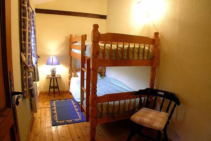 Gîte pour 17 personnes, avec jardin, animaux acceptés à Vernoux-en-Gâtine - 3