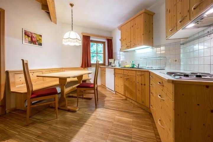 Hel lejlighed, Holiday Apartment "Lindenhof Apt 4" with Balcony & Wi-Fi in Dörfl, Vintl