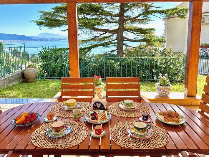 Villa per 4 persone, con Balcone e Terrazza nonché Giardino e Piscina a Vietri sul Mare