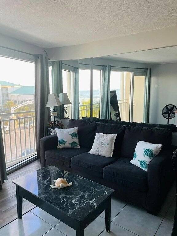Ganze Wohnung, Daytona Beach Oceanfront 1Br Condo, Stunning Views, Pool Open, in Daytona Beach, Florida