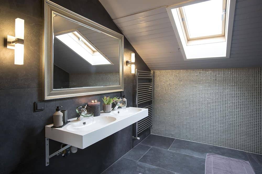 Chalet grosser Garten, nahe der Stadt Salzburg den Seen, Bbq, Sunbeds, 14 Betten in Golling an der Salzach, Tennengau