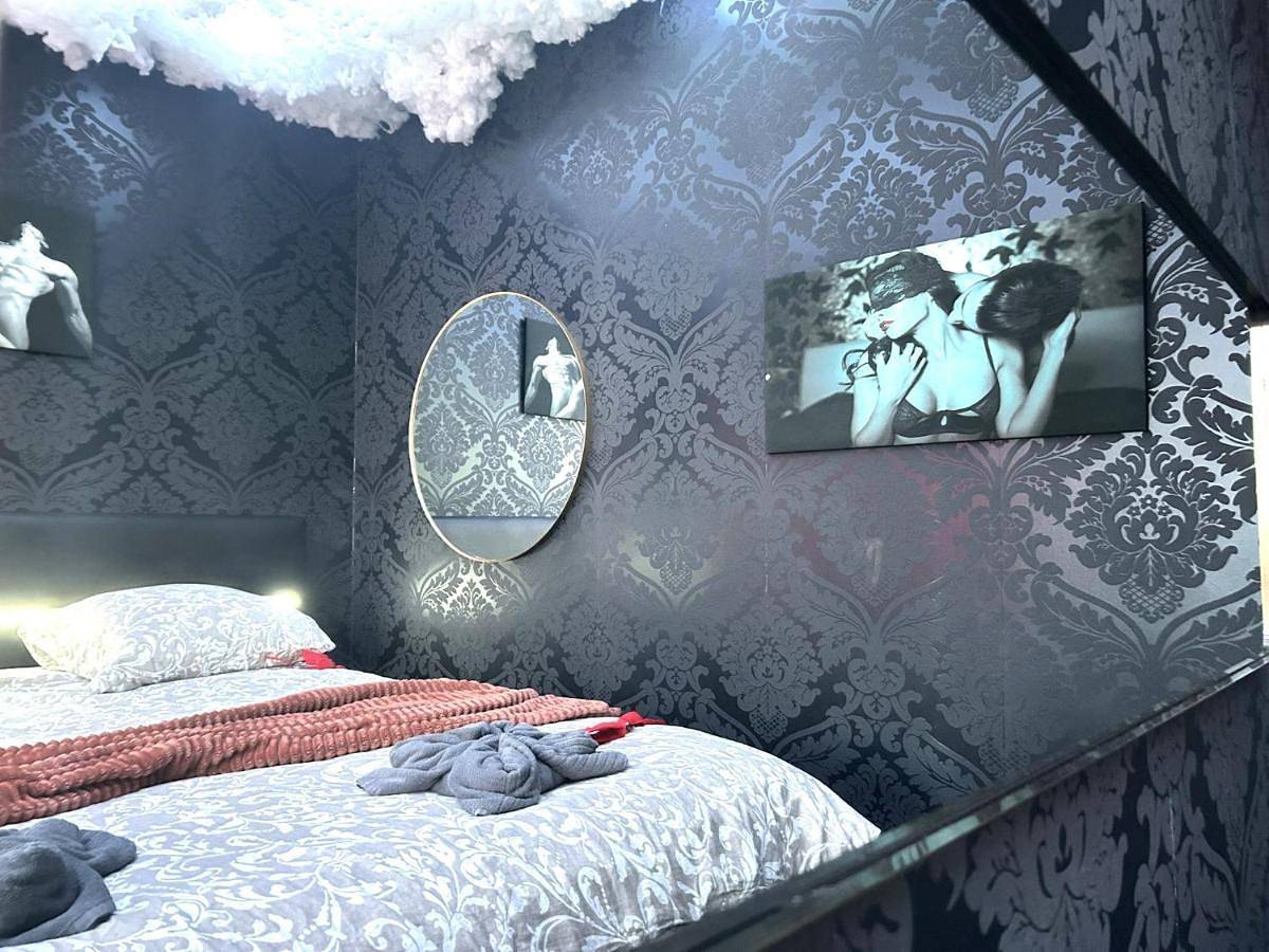 Appartement entier, Love room - La Parenthèse Douceur in Noisy-le-Grand, Seine-Saint-Denis