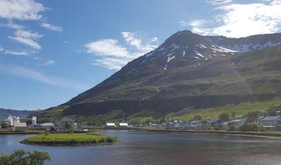Maison d’hôte pour 3 personnes, avec jardin ainsi que terrasse et vue dans Seyðisfjörður