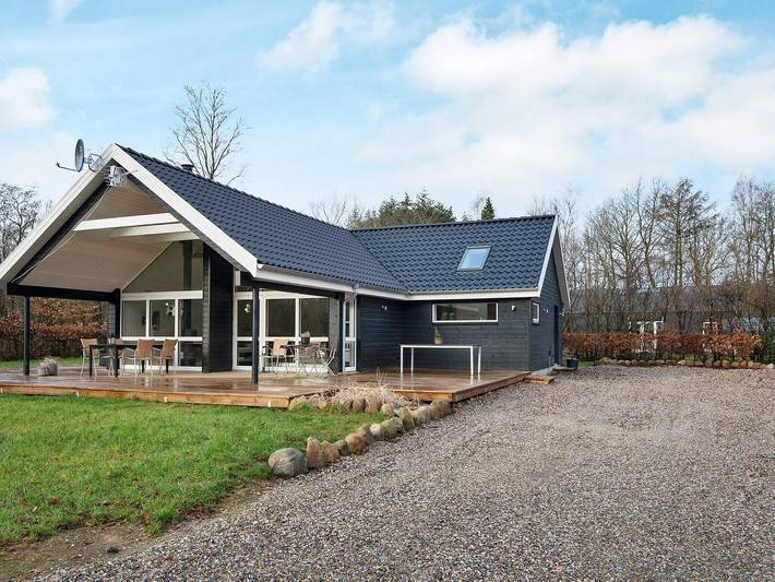 Ferienhaus für 8 Personen, mit Whirlpool und Terrasse sowie Garten in Silkeborg