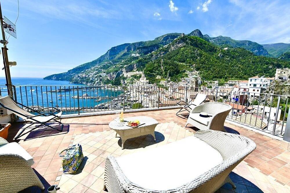 Zentral gelegen mit spektakulärer Aussicht gelegen in Spiaggia libera Amalfi (Amalfi), Amalfi