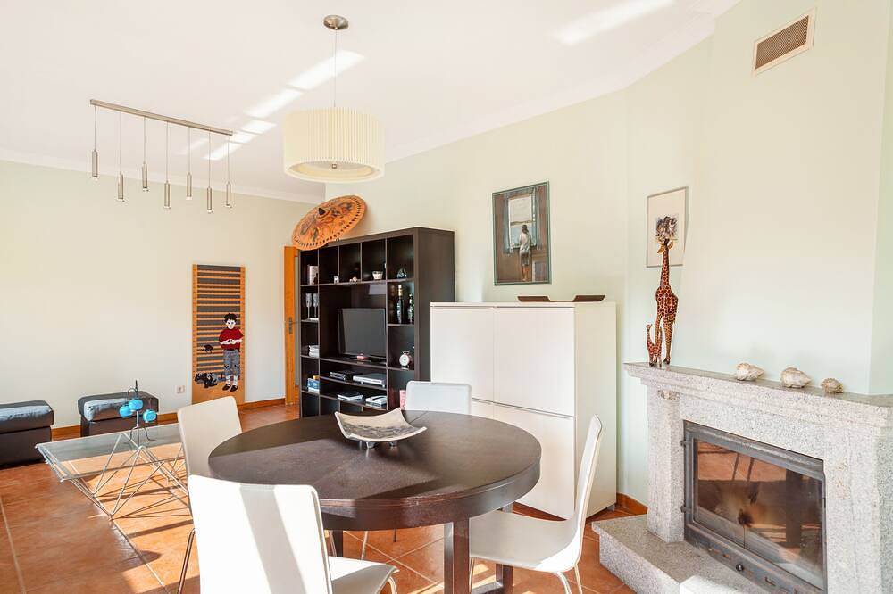 Ganze Wohnung, Große und helle Wohnung nahe dem Strand in Canidelo, Porto Distrikt