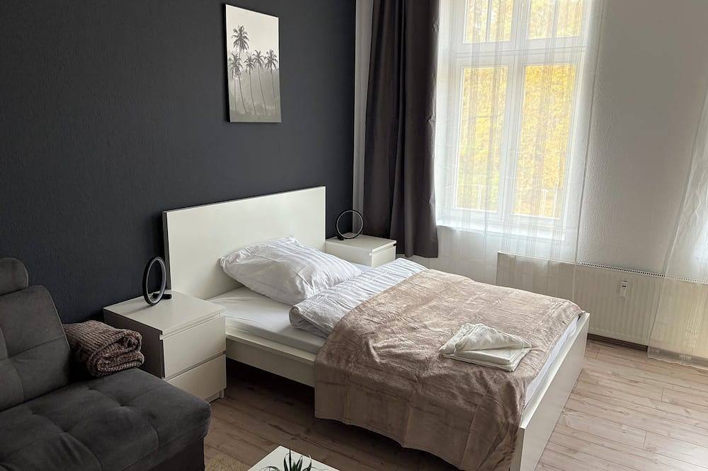 Ganze Wohnung, Modern eingerichtete 3 Zimmer Wohnung Blick auf den Park Balkon und Aufzug in Wittenberge, Prignitz