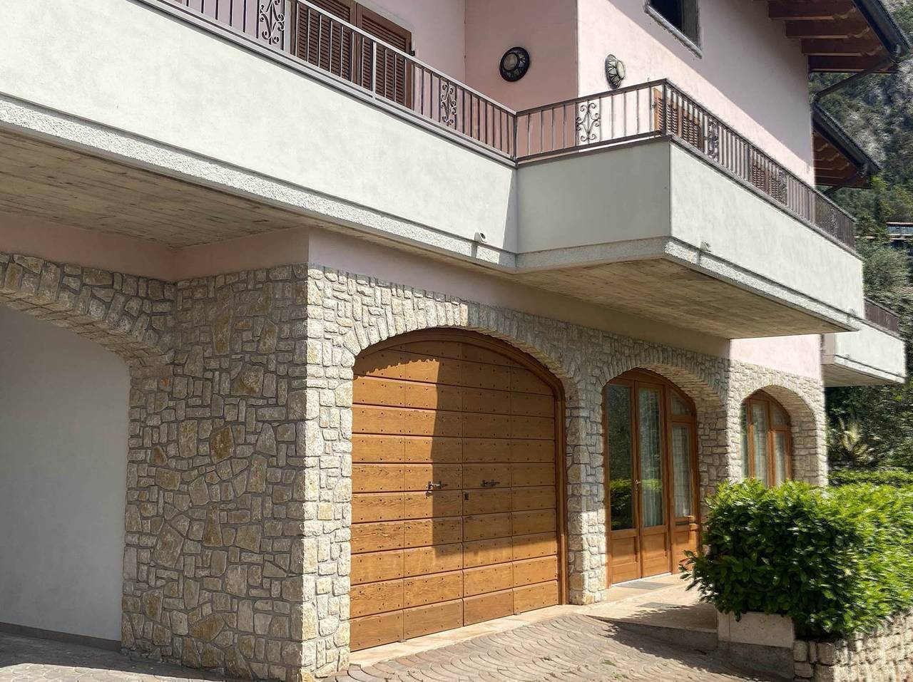 Residence Villa Gianna Trilo Mansarda in Limone sul Garda, Montagnes autour du lac de Garde