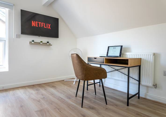 Wanderers Willow | Sleeps 10 | 4Br | Free Parking | Central Wolverhampton in Wolverhampton, Région de Birmingham