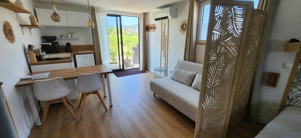 Location de vacances pour 2 personnes, avec Balcon et Terrasse ainsi que Jardin et Vue à Saint-Jean-de-Fos