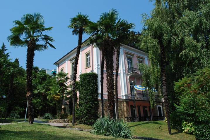 Auberge pour 3 personnes, avec Terrasse ainsi que Jardin et Piscine à Lugano