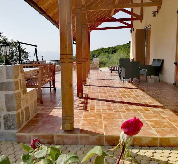 Ferienhaus für 6 Personen, mit Balkon und Terrasse sowie Garten und Pool in Montenegro - 4