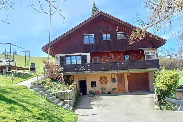 Casa rural con piscina para 5 personas, con jardín y jacuzzi en Suiza