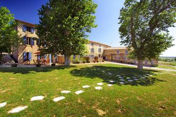 Gîte pour 6 personnes, avec jardin et piscine, animaux acceptés à Aragon