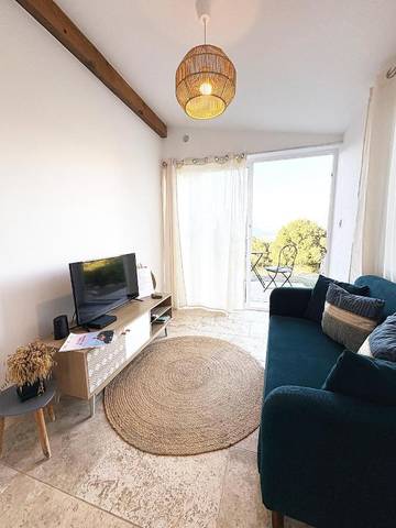 Gîte pour 3 personnes, avec jardin et vue à Granace