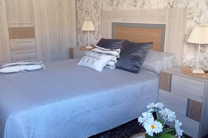 Ganze Wohnung, Holiday apartment located halfway between Dinopolis And Albarracin in Cella, Teruel und Umgebung