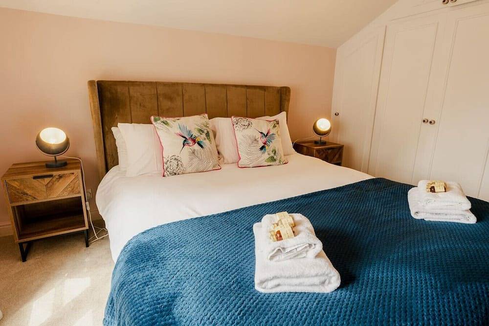 Well Located 2 Bed Cottage with Lovely River Views in Chester, Cheshire West and Chester