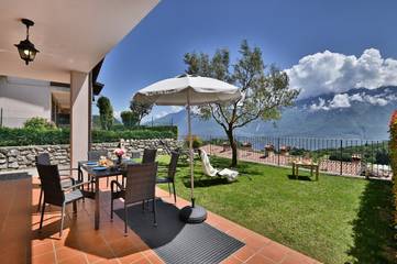 Ferienwohnung für 6 Personen, mit Seeblick und Garten, mit Haustier in Tignale