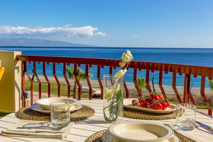Appartamento per 5 persone, con Balcone e Terrazza nonché Panorama a Nizza di Sicilia