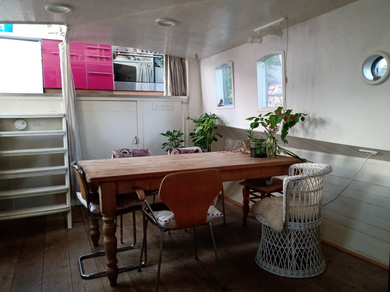 Unique 4-person houseboat with a sunny terrace and a natural location on the Schie in Rotterdam, Hollande-Méridionale