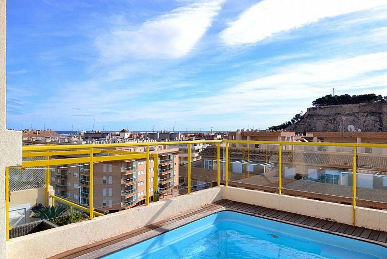 Apartamento entero, Lagos del Castillo Ático dúplex con piscina privada by costablancarent in Dénia, Costa Blanca