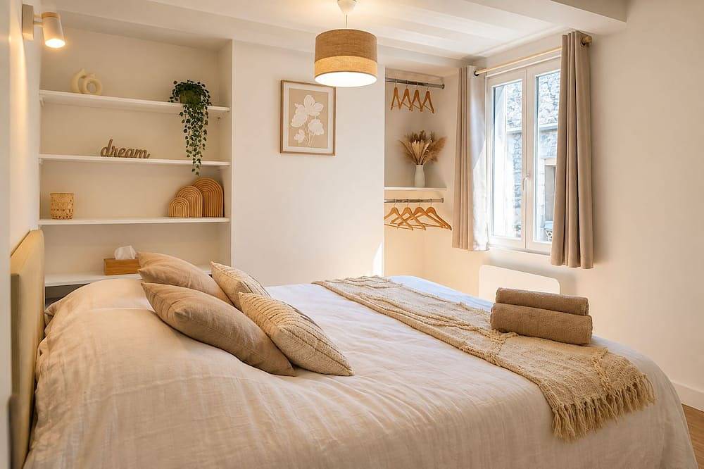 Entire apartment, In the heart of Chartres in Chartres, Chartres region