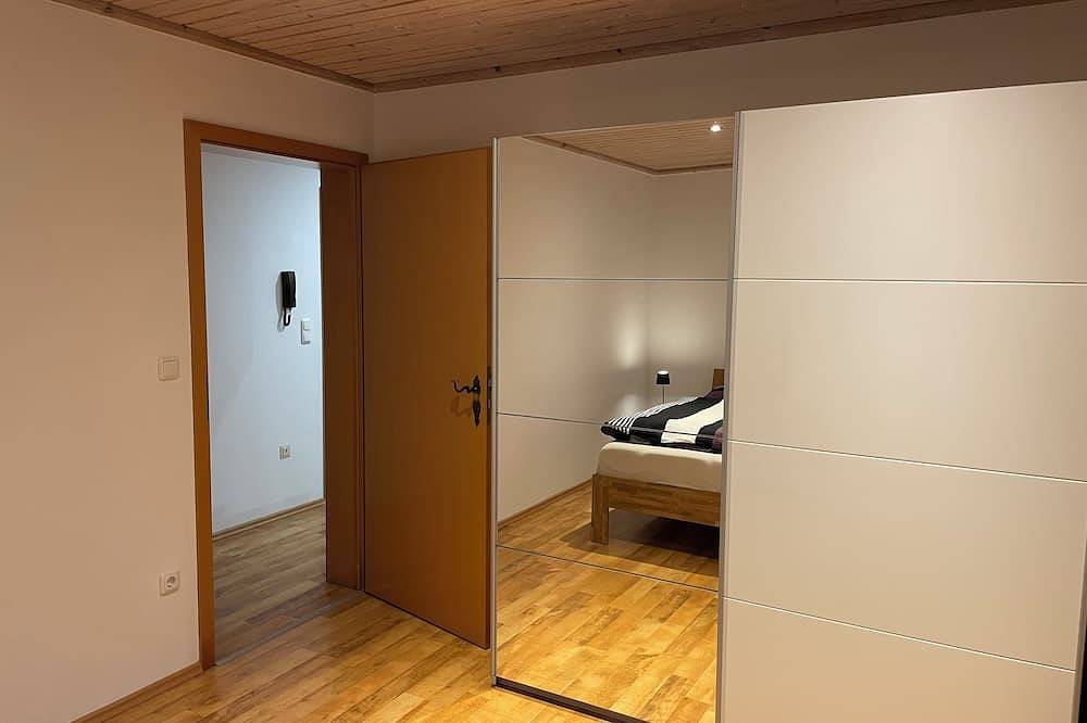 Ganze Wohnung, Moderne Ferienwohnung für 2 Personen in Neunburg vorm Wald, Naturpark Oberpfälzer Wald