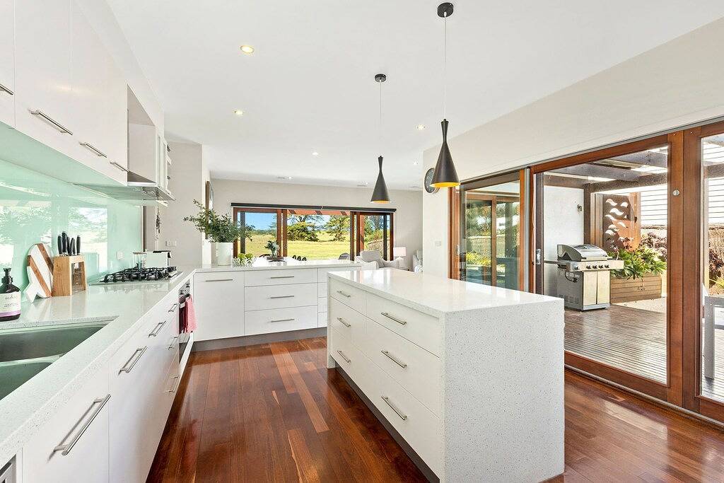 Sunset Haven: Golf, beach, spa and fire retreat in Bellarine