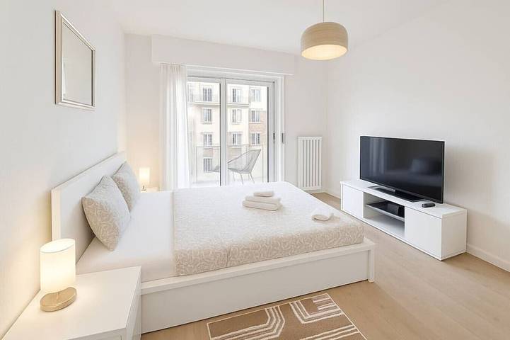 Ganze Wohnung, The Classy Minimalist Lakefront in Lausanne, Genfer See