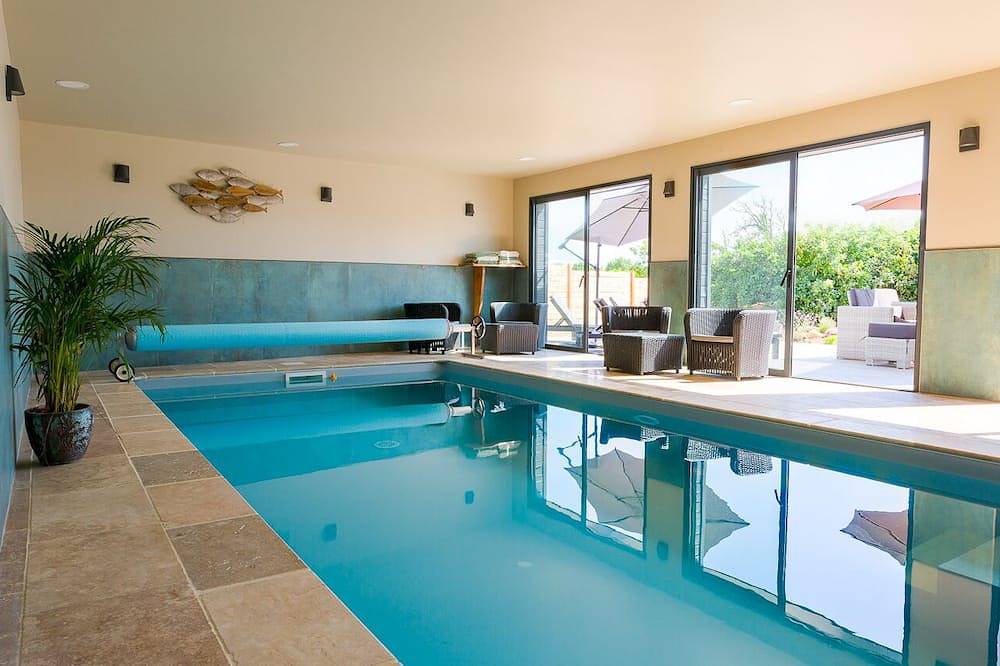 Cottage with private indoor heated swimming pool, 70 m² in Plozévet, Côte de Cornouaille