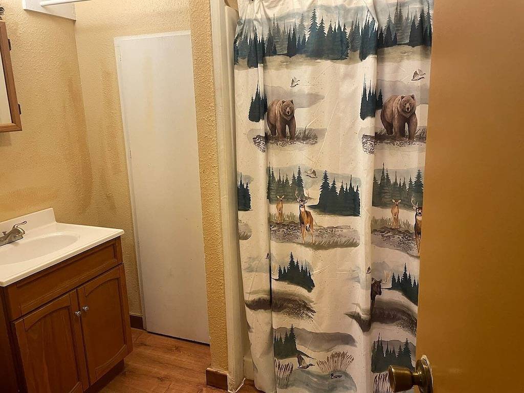 Woodland Cabin near Boat Ramp in Broken Bow Lake