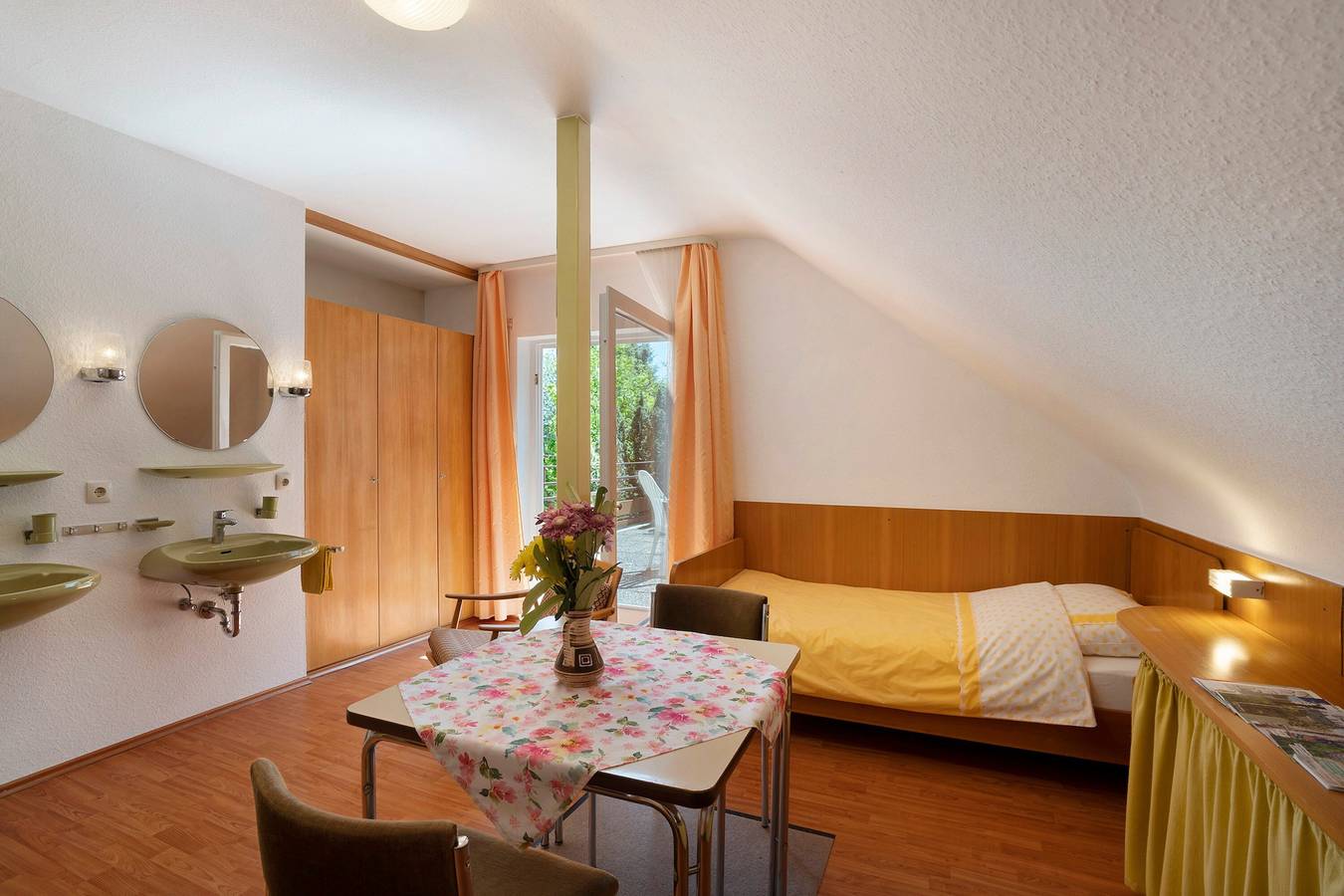 Ganze Wohnung, Ferienwohnung 'Nr 9' mit Bergblick und Balkon; weitere Hunde auf Anfrage in Bad Wildbad, Nordschwarzwald